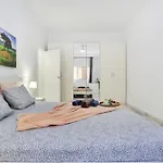 The Stone Apartment, Gigantes, Heated Pool 公寓