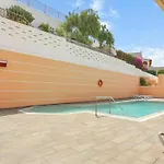 The Stone Apartment, Gigantes, Heated Pool 公寓
