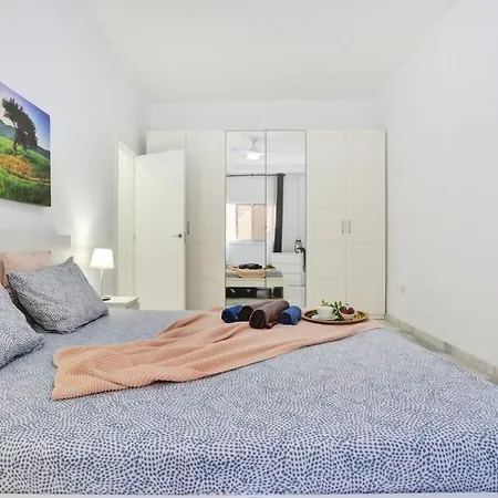 The Stone Apartment, Gigantes, Heated Pool Апартаменты